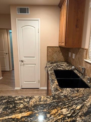 42935 15th 11, Lancaster, CA 93534