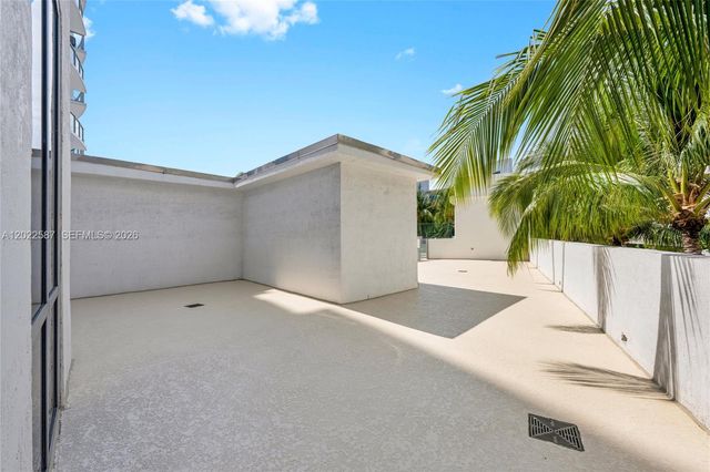 3029 NE 188th St 301, Aventura, FL 33180