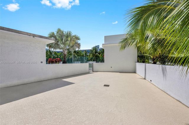 3029 NE 188th St 301, Aventura, FL 33180