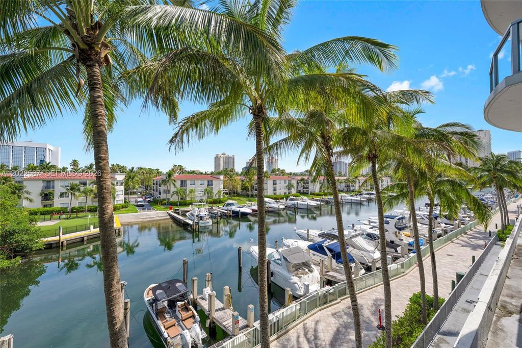 3029 NE 188th St 301, Aventura, FL 33180