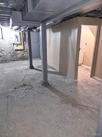 4502 Adelaide Avenue, St Louis, MO 63115