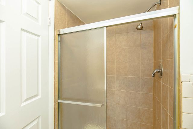 2005 W Touhy Avenue 105, Chicago, IL 60645