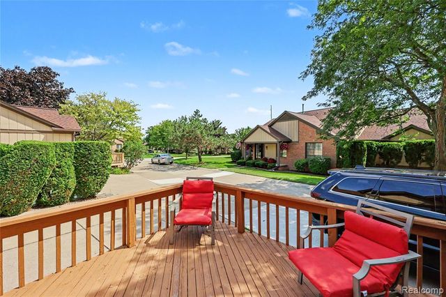 412 Meadow Bridge Drive, Rochester Hills, MI 48307