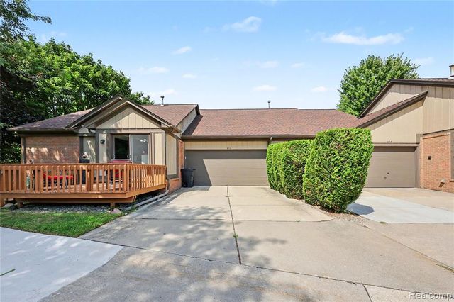 412 Meadow Bridge Drive, Rochester Hills, MI 48307