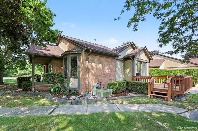 412 Meadow Bridge Drive, Rochester Hills, MI 48307