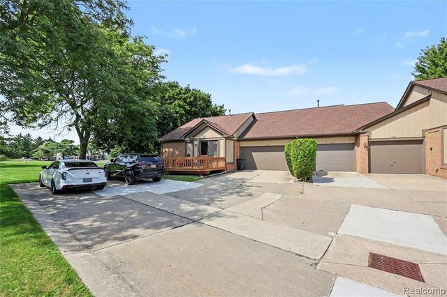 412 Meadow Bridge Drive, Rochester Hills, MI 48307
