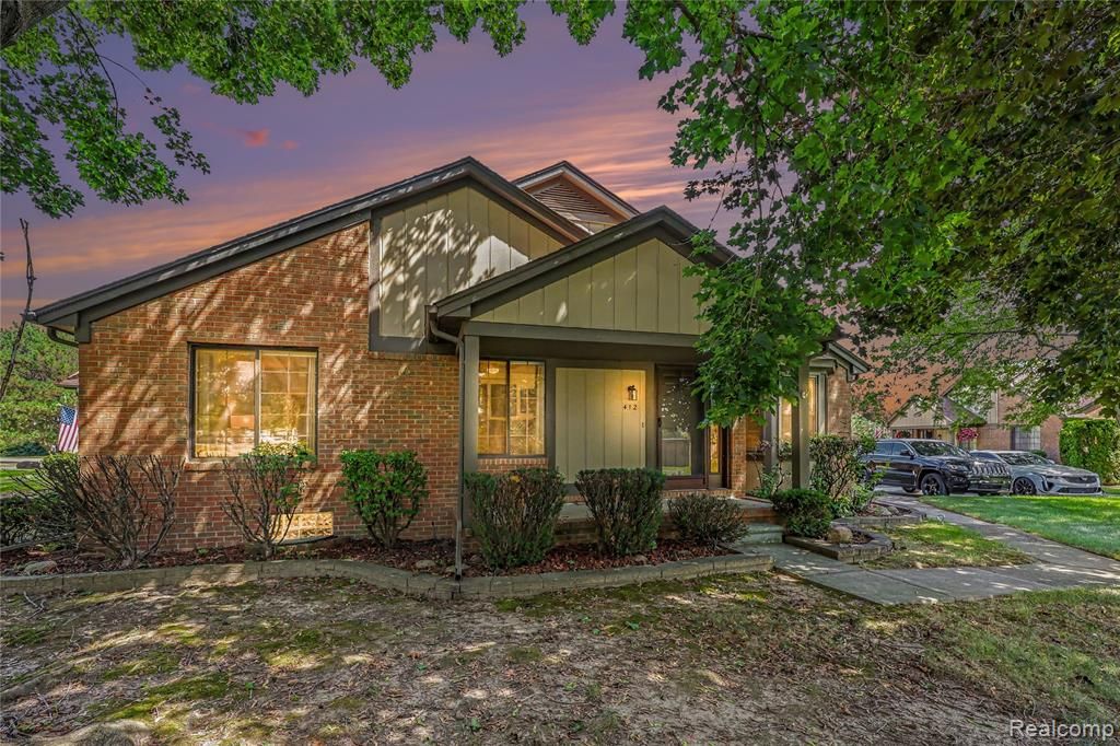 412 Meadow Bridge Drive, Rochester Hills, MI 48307