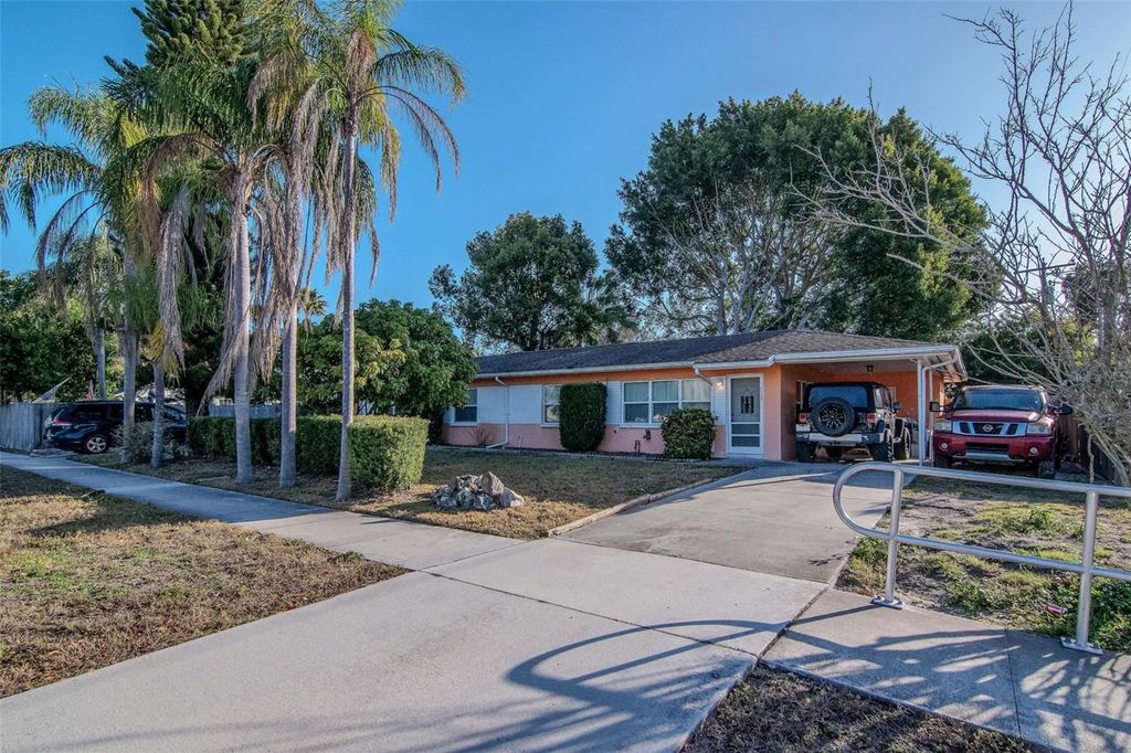 Image 3 of property listing at 1731 GLADYS STREET, Largo, FL 33774