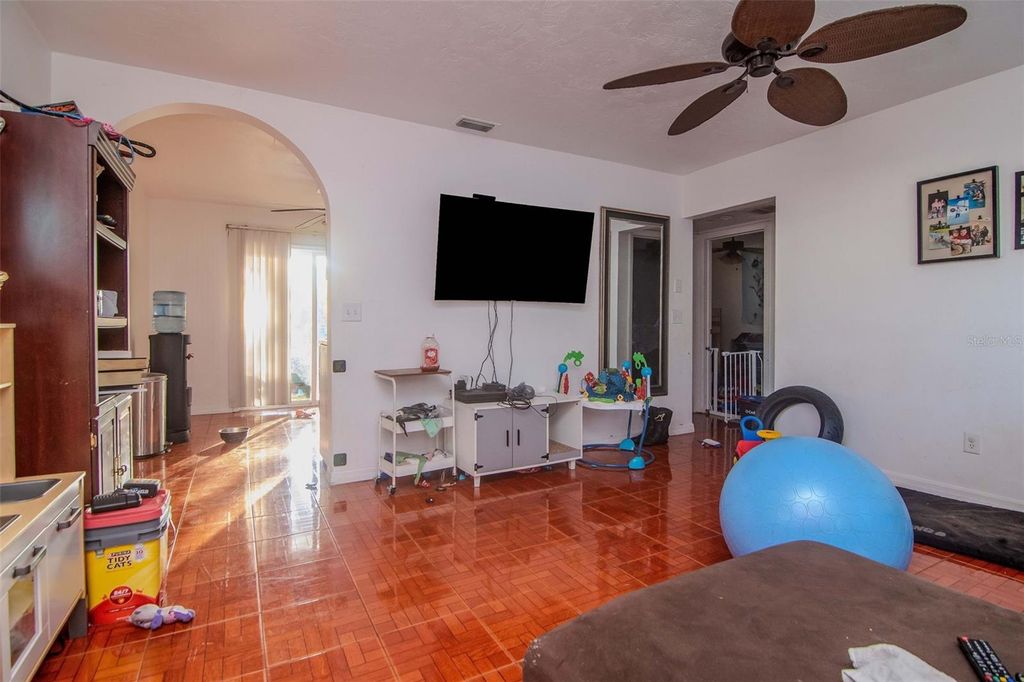 Image 8 of property listing at 1731 GLADYS STREET, Largo, FL 33774