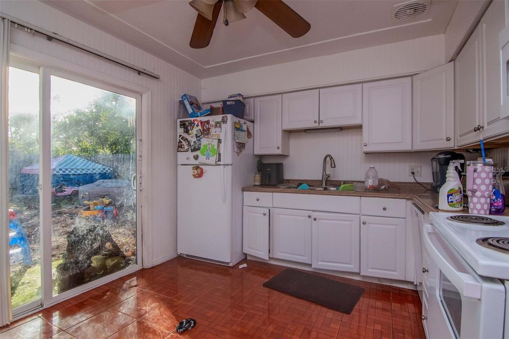 Image 10 of property listing at 1731 GLADYS STREET, Largo, FL 33774