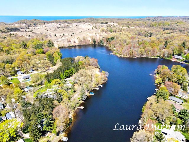 3636 Vienna Stras Street, Laketown Twp, MI 49423