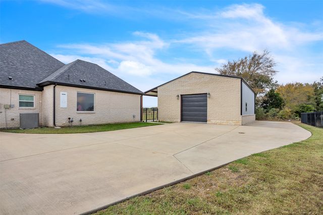 2044 Eastfield Drive, Wills Point, TX 75169