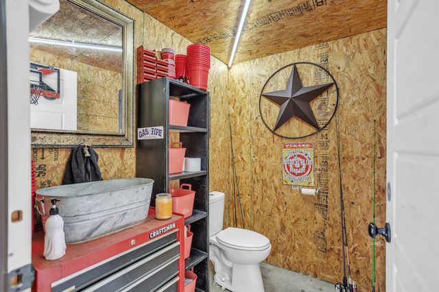 2044 Eastfield Drive, Wills Point, TX 75169