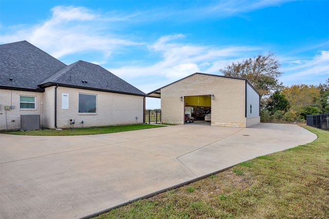 2044 Eastfield Drive, Wills Point, TX 75169