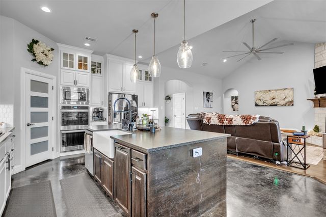 2044 Eastfield Drive, Wills Point, TX 75169