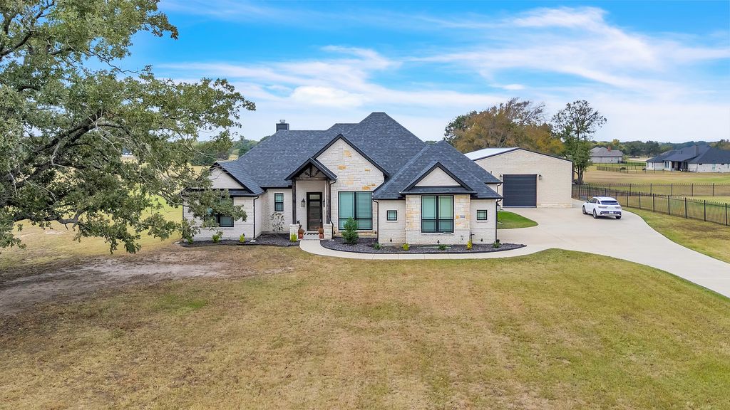 2044 Eastfield Drive, Wills Point, TX 75169