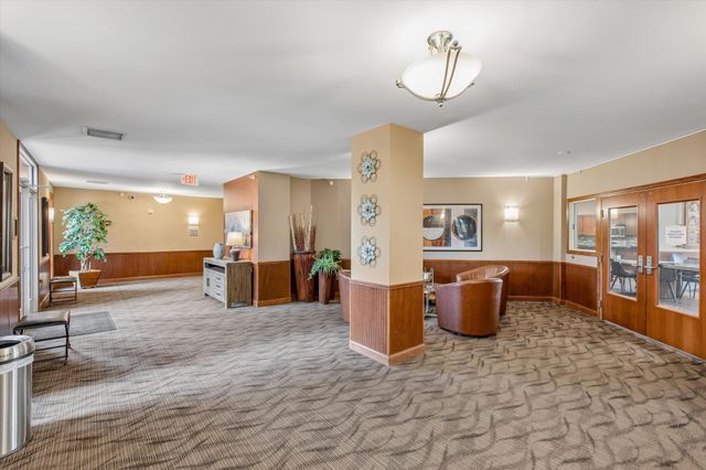 12501 Nicollet Avenue 425, Burnsville, MN 55337