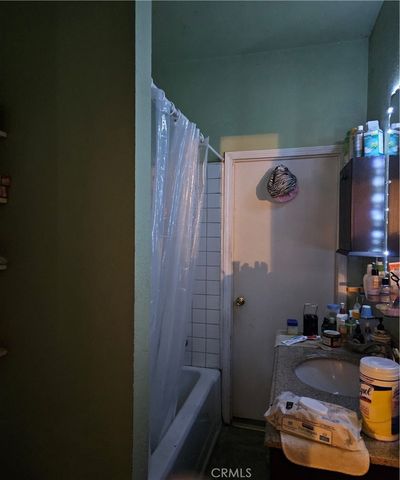 1201 Rolland Curtis, Los Angeles, CA 90037