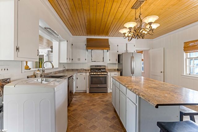 631 Piedmont Golf Course Road, Piedmont, SC 29673