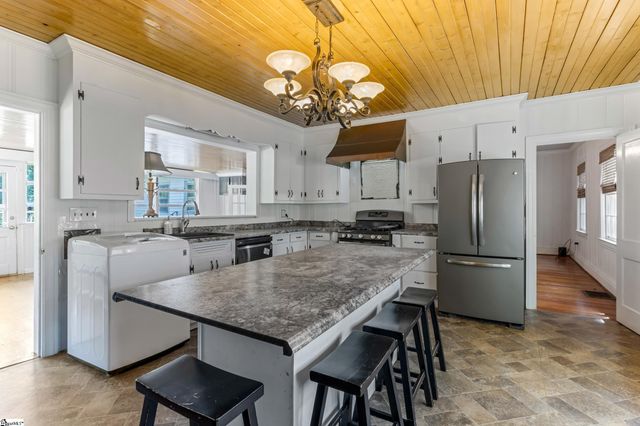 631 Piedmont Golf Course Road, Piedmont, SC 29673