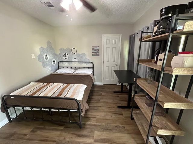 1405 3rd Avenue N, Texas City, TX 77590