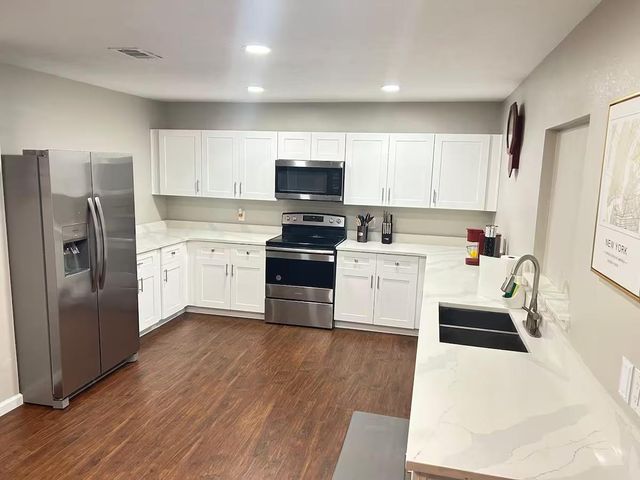 1405 3rd Avenue N, Texas City, TX 77590
