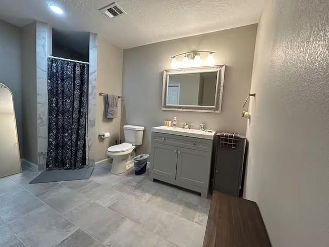 1405 3rd Avenue N, Texas City, TX 77590