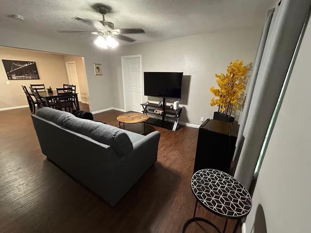 1405 3rd Avenue N, Texas City, TX 77590
