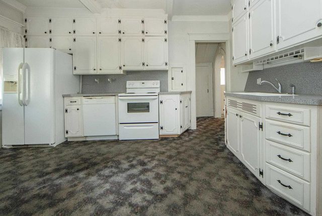 819 E Bremer, Waverly, IA 50677