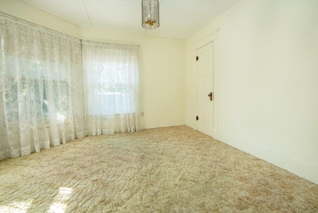 819 E Bremer, Waverly, IA 50677