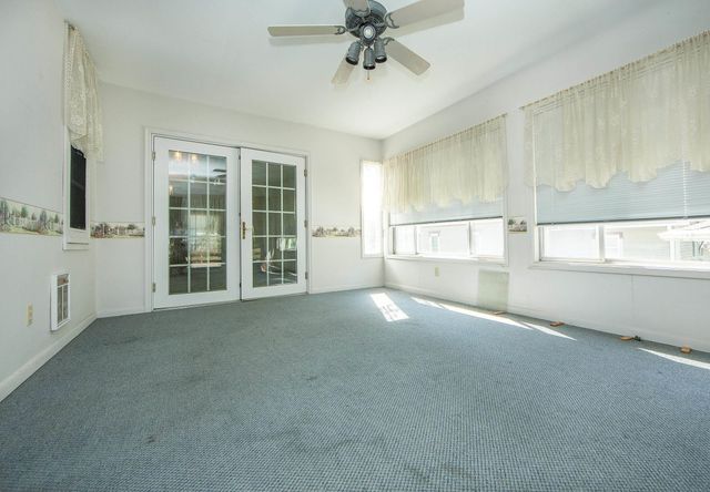 819 E Bremer, Waverly, IA 50677