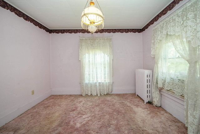 819 E Bremer, Waverly, IA 50677