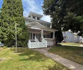 819 E Bremer, Waverly, IA 50677