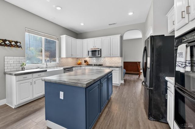 612 Pacific Grove Ct, Vacaville, CA 95688
