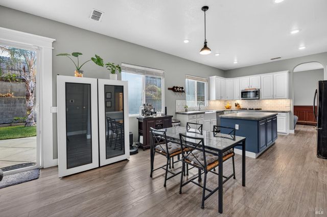 612 Pacific Grove Ct, Vacaville, CA 95688