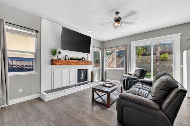 612 Pacific Grove Ct, Vacaville, CA 95688