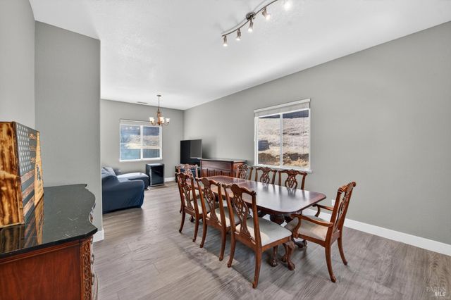 612 Pacific Grove Ct, Vacaville, CA 95688
