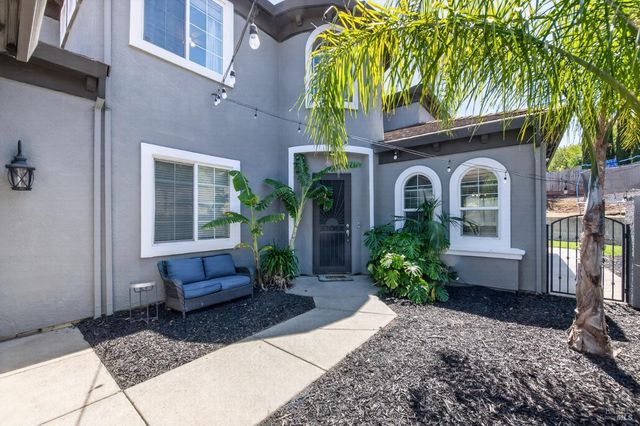 612 Pacific Grove Ct, Vacaville, CA 95688