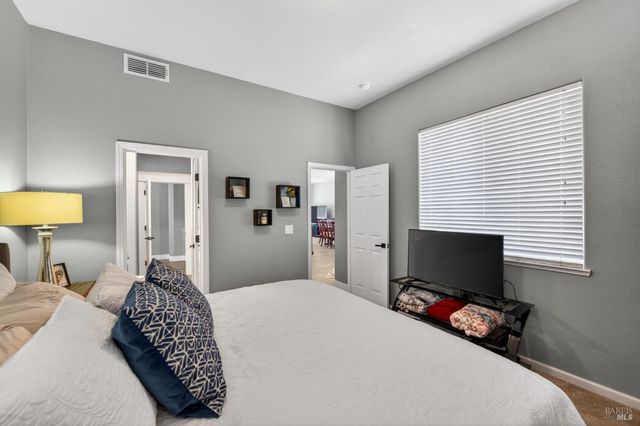 612 Pacific Grove Ct, Vacaville, CA 95688