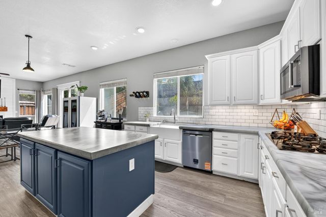 612 Pacific Grove Ct, Vacaville, CA 95688