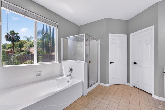 612 Pacific Grove Ct, Vacaville, CA 95688