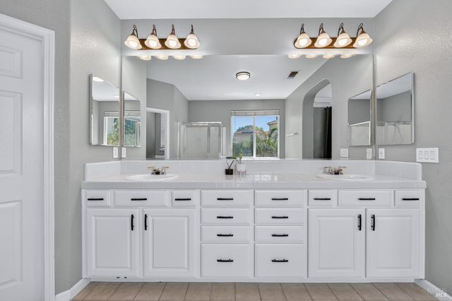 612 Pacific Grove Ct, Vacaville, CA 95688