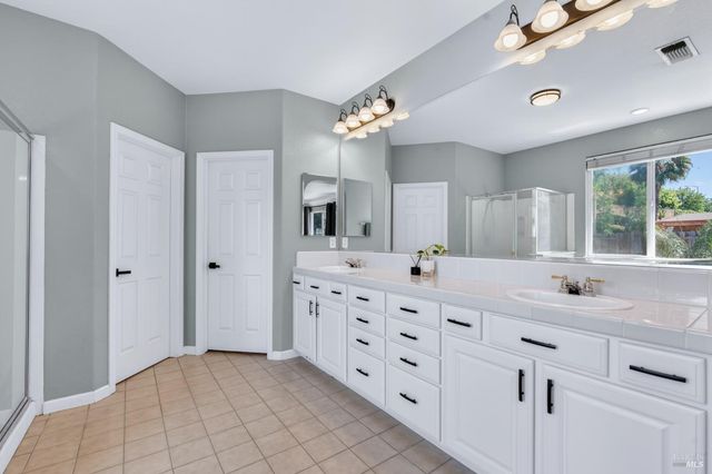 612 Pacific Grove Ct, Vacaville, CA 95688