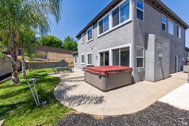 612 Pacific Grove Ct, Vacaville, CA 95688