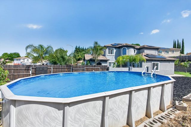 612 Pacific Grove Ct, Vacaville, CA 95688