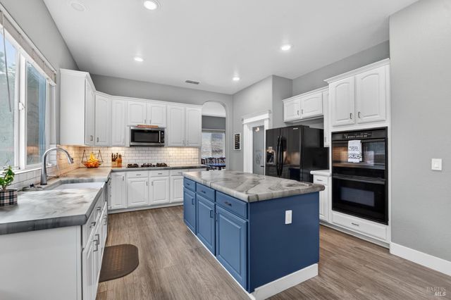 612 Pacific Grove Ct, Vacaville, CA 95688