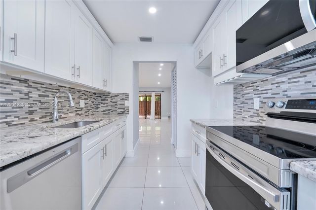 5222 SW 139th Pl, Miami, FL 33175
