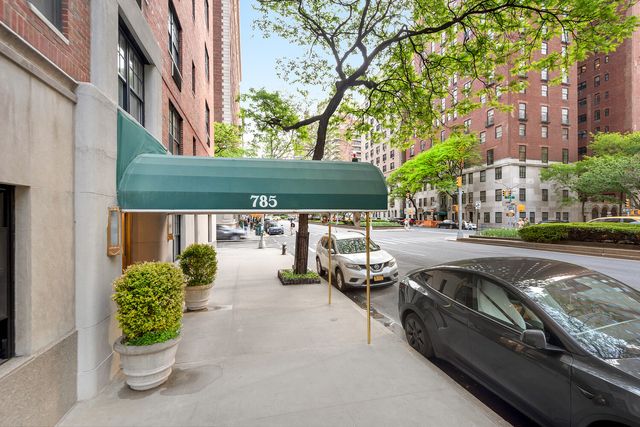 785 Park Ave Apt 4D, New York City, NY 10021