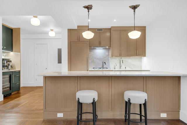 785 Park Ave Apt 4D, New York City, NY 10021