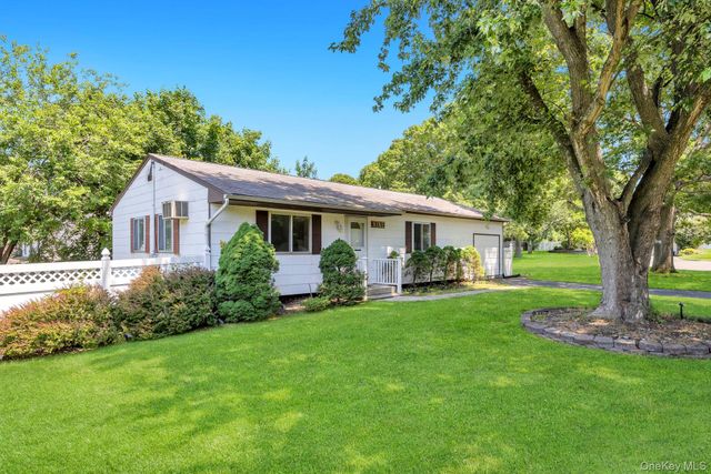 9 Daniel Court, Lake Ronkonkoma, NY 11779